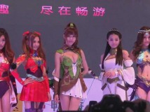 2012 Chinajoy 搜狐展台叶梓萱赵洁比拼性感(1080P)[MP4/224M]