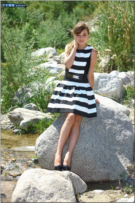 lauren_model_black&whitestripes_teenmodeling_tv_001~1.jpg